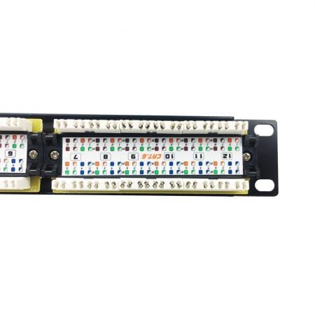 Nem védett 180 fokos 1U 12 portos RJ45 patch panel