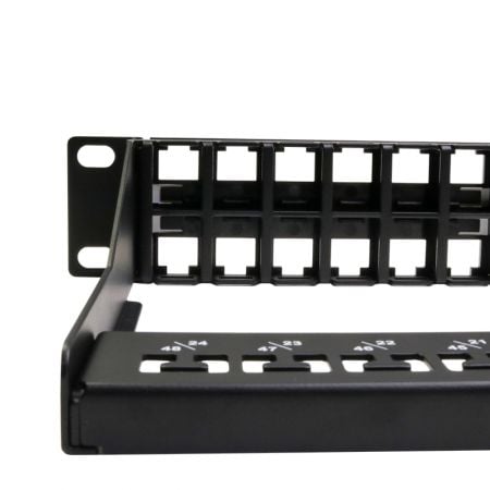 1 rack egység 48 portos Árnyékolatlan RJ45 üres keystone panel